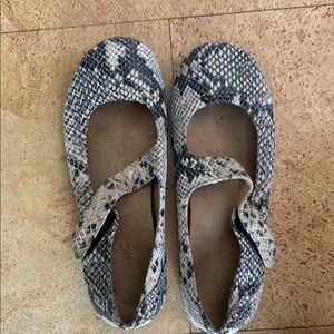 Snakeskin Patterned Vionic Mary Jane Shoes